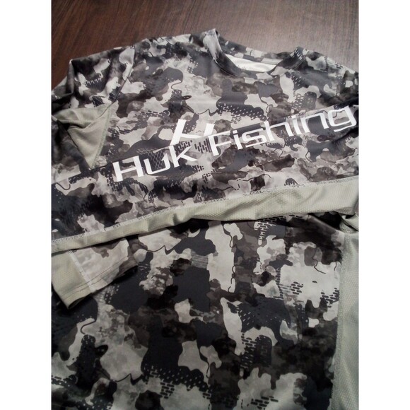 Men's Huk Performance Fabric Fishing Long Sleeve Gray Camo Shirt Size Medium - Picture 9 of 16